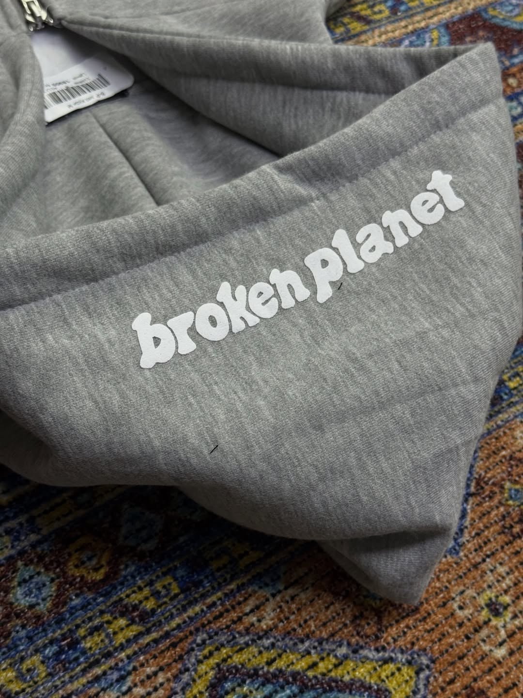 BROKEN PLANET ZIPPER